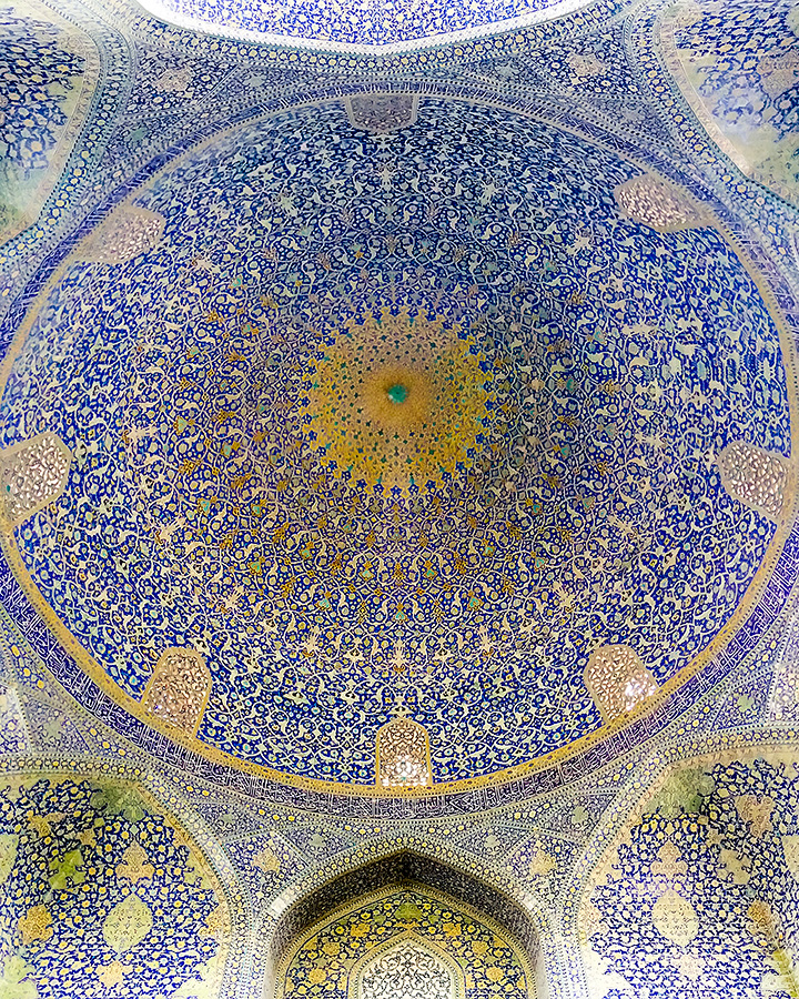 The dome of the Shah mosque. The acoustics are amazing. Try standing in the exact centre and sing. One Iranian did just that while we were visiting, but sadly he was soon quieted down by the police.